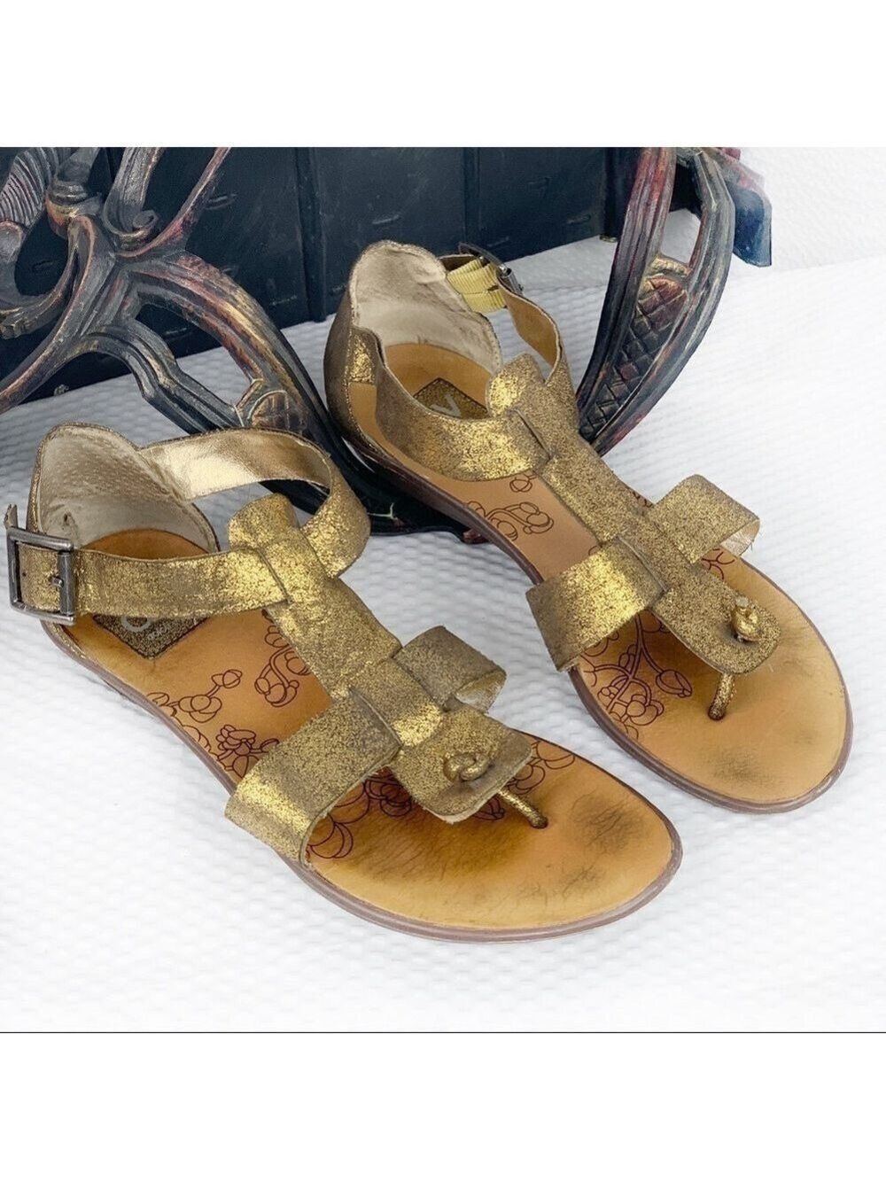 FAIR-ANTHROPOLOGIE DV Dolce Vita "Darla" Bronze Metallic T-Strap Flat Sandals 6M